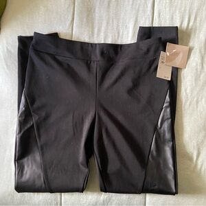 14th & Union Black Leggings with Textured Accents